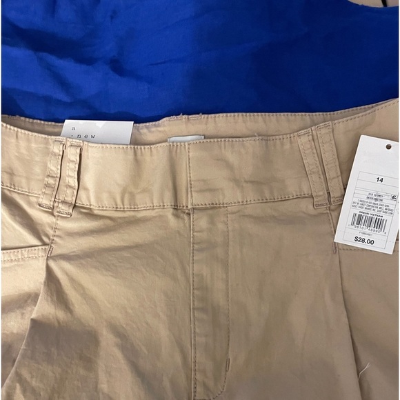 NWT- BAGGY PANTS
CLASSIC STYLE 
SOFT TAN COTTON 
@37 inch waist JEANS - Picture 8 of 9